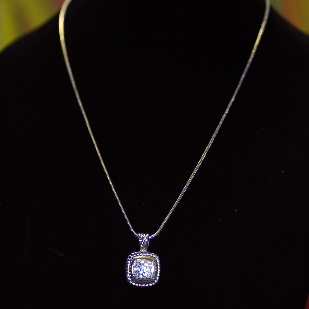 Women’s Necklace with square pendant